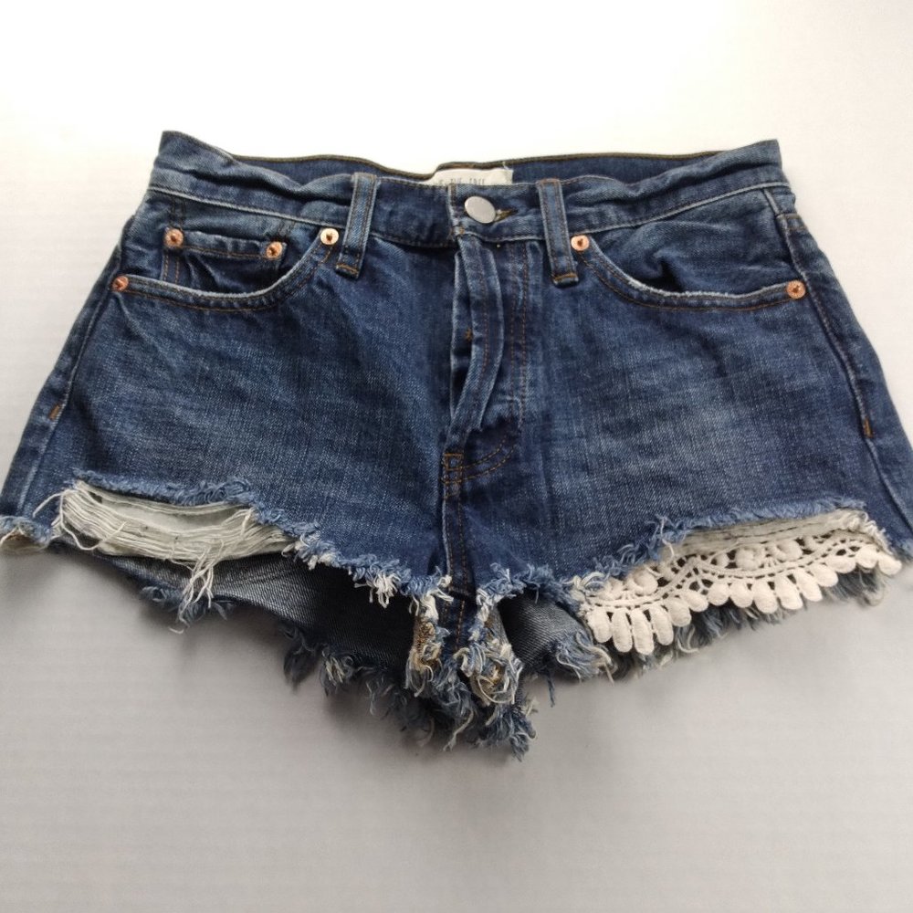 WE THE FREE Womens Denim Cutoff Shorts Size 25 Dark Wash Crochet Button Fly - Picture 1 of 7